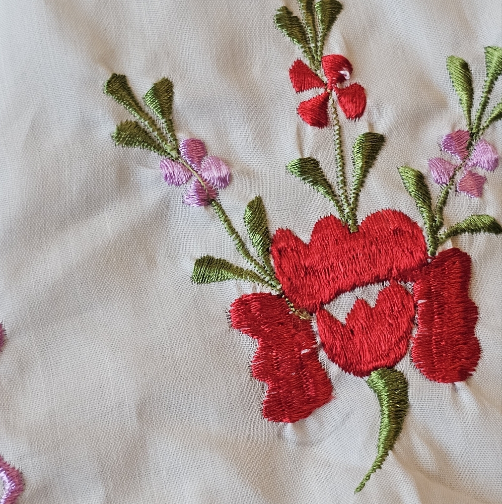 Vintage embroidered floral white peasant top traditional Mexican blouse - Picture 5 of 10